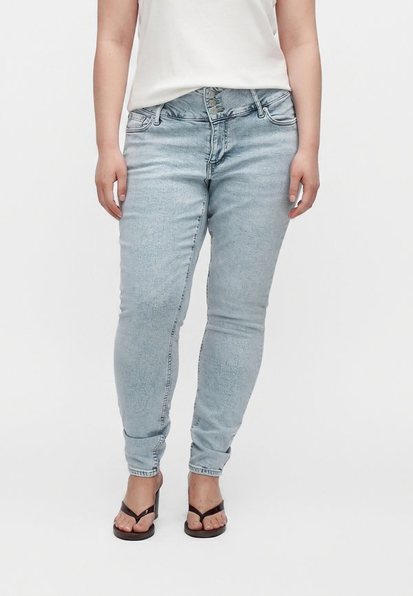 Vero Moda Curve VMCMARI  - Slim fit jeans - light blue denim