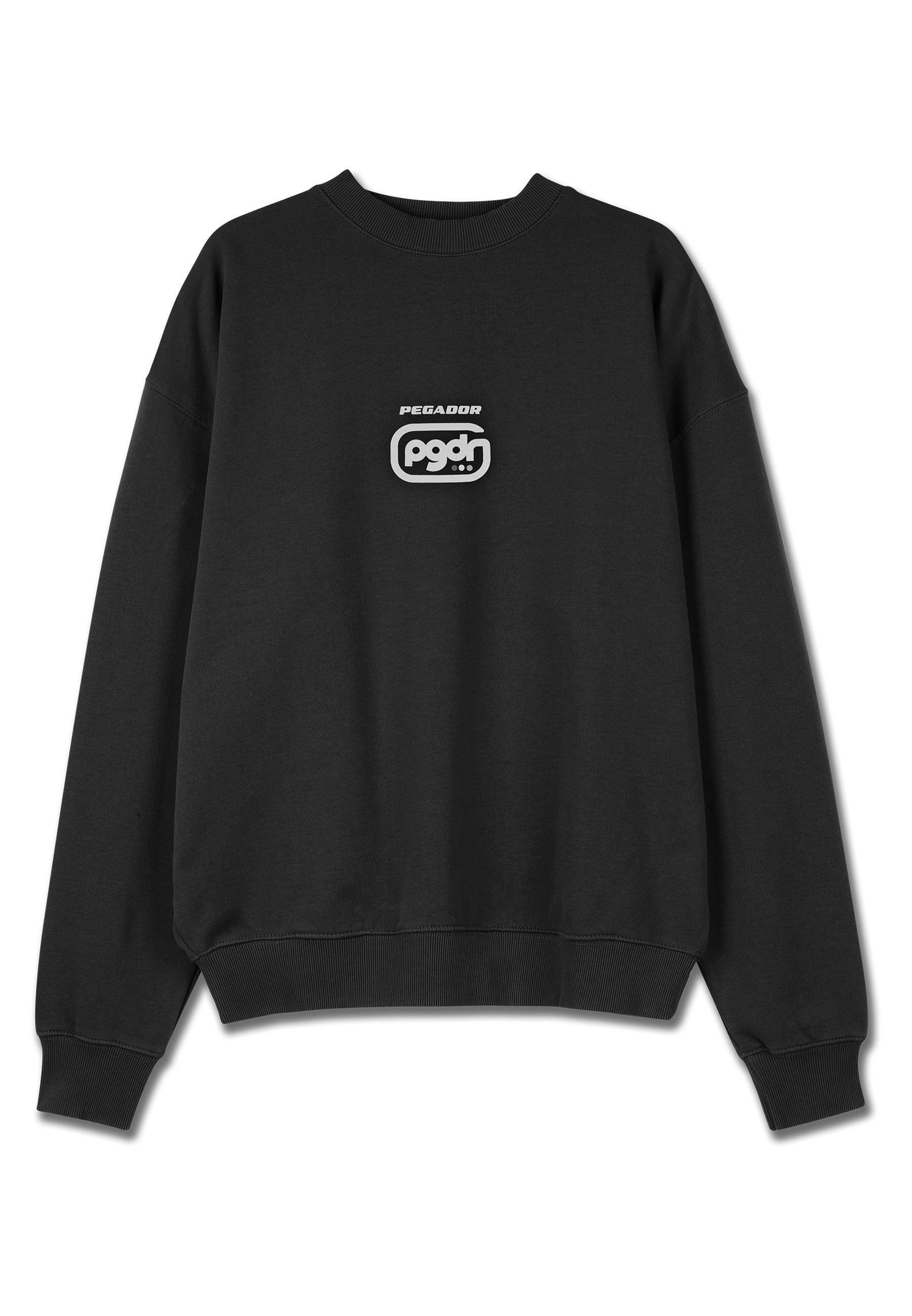 Schwarzer Baumwoll-Sweatshirt mit Rundhalsausschnitt, das auf der Brust den weißen Logo-Text "PEGADOR" und "pgdn" trägt. Ribbed Bündchen und Saum.