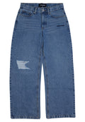 Helle blaue weit geschnittene Jeans aus Denim mit einem Rissdetails am linken Oberschenkel, fünf Taschen sowie einem Knopf- und Reißverschluss.