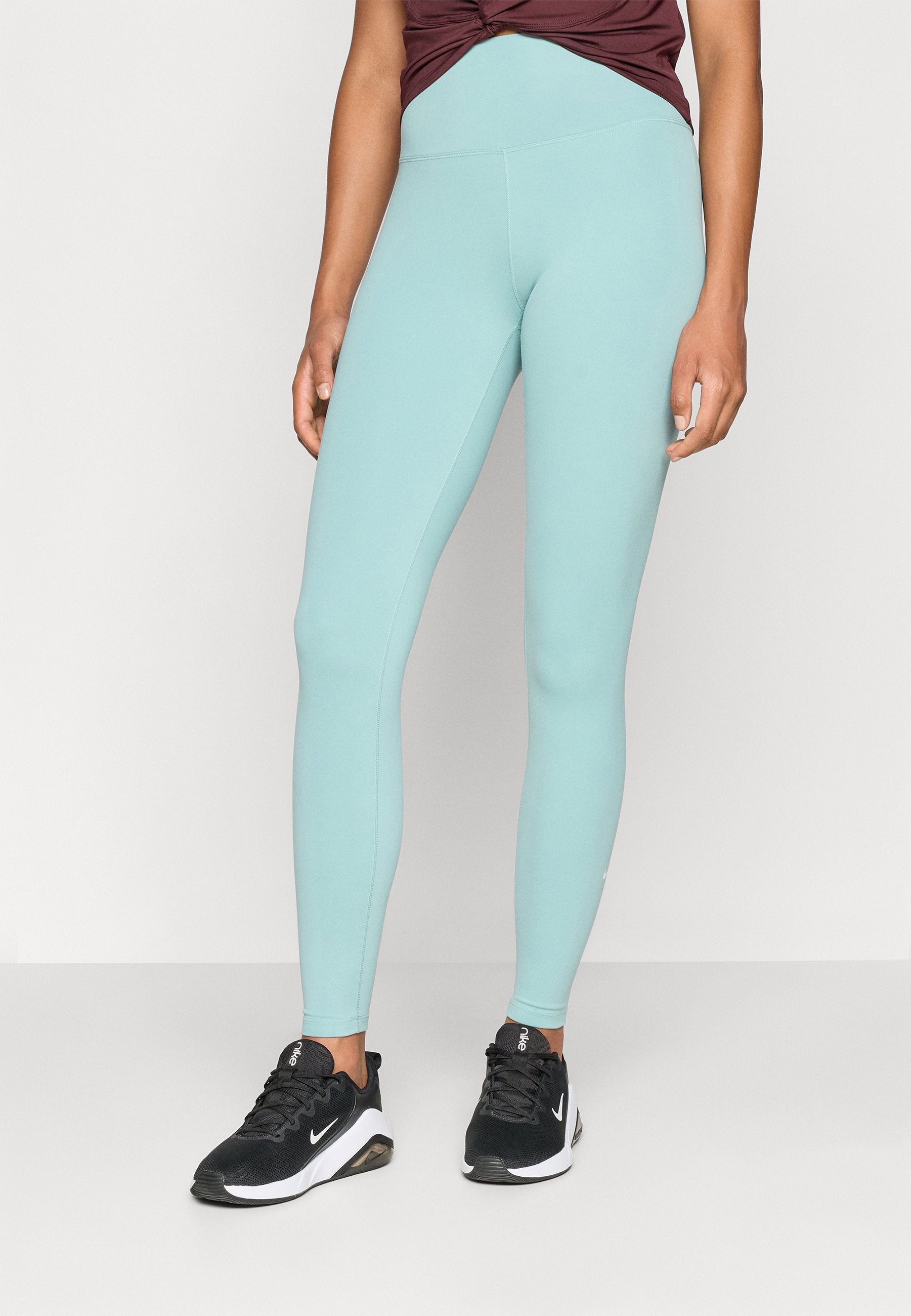 Nike Performance ONE