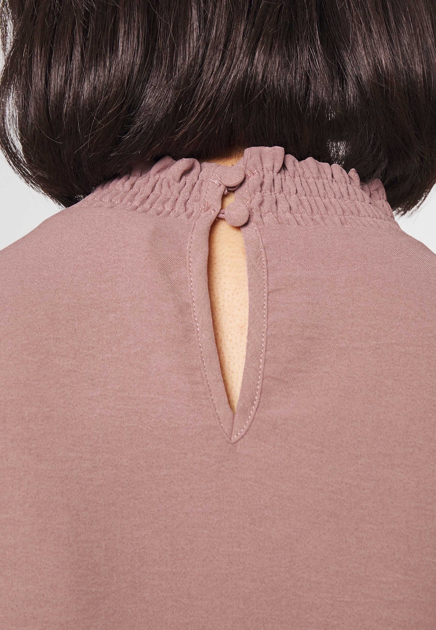 ONLY Petite ONLMETTE INGA HIGH NECKSMOCK