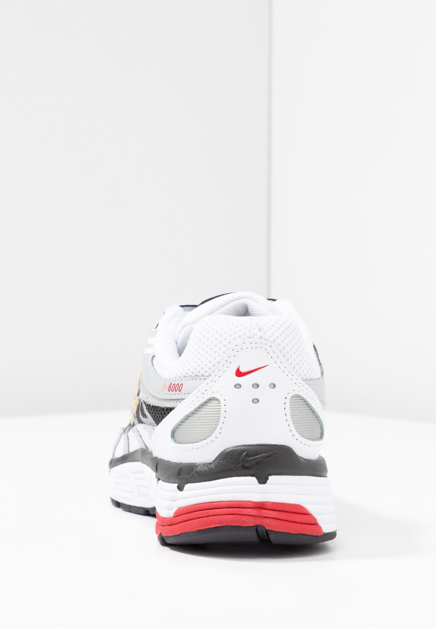 Nike Sportswear P 6000