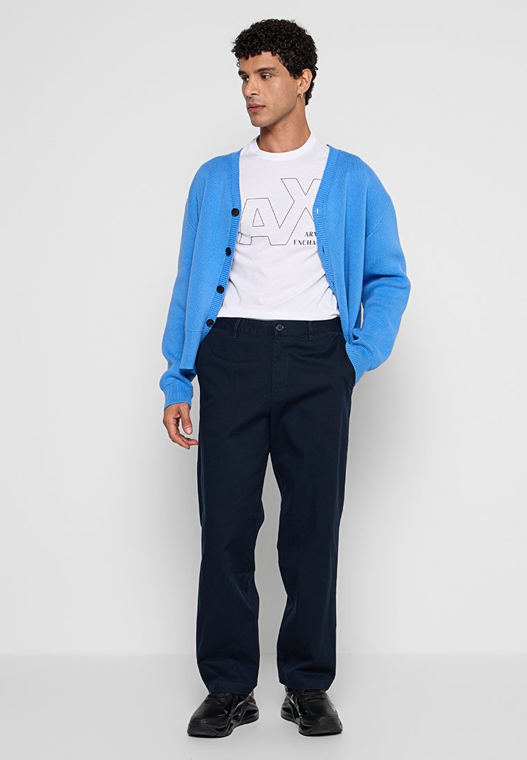 Armani Exchange Chino Media 2