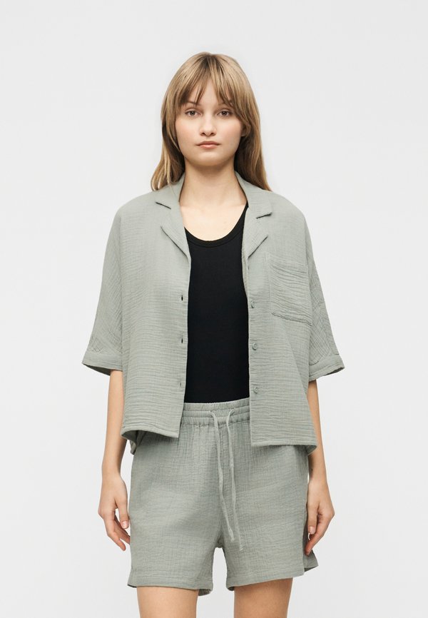 ONLY ONLTHYRA - Button-down blouse - abyss