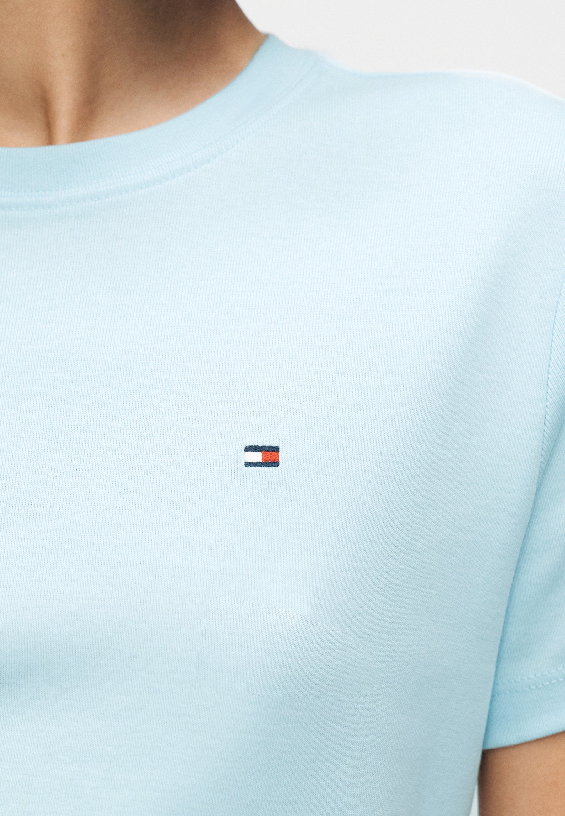SLIM CODY TEE Media 6