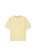 Gelbes T-Shirt mit kurzen Ärmeln, geprägt mit "HUGO"-Schriftzug auf der Vorderseite, Rundhalsausschnitt und bequemer Passform, aus weichem Baumwollmaterial.