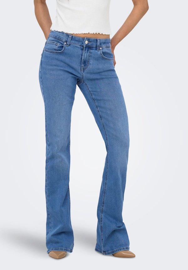 ONLY FLARED FIT JEANS ONLPHOEBE NIEDRIGE TAILLE FLARED JEANS - Bootcut jeans - light blue denim