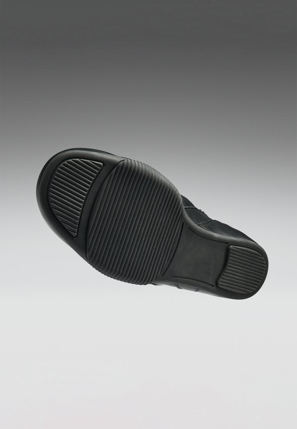 Koi Footwear HEARTBREAKER SPORTY SLIP ON SHOES