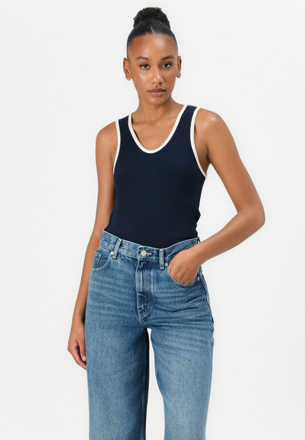 LANA WIDE LEG Media 5