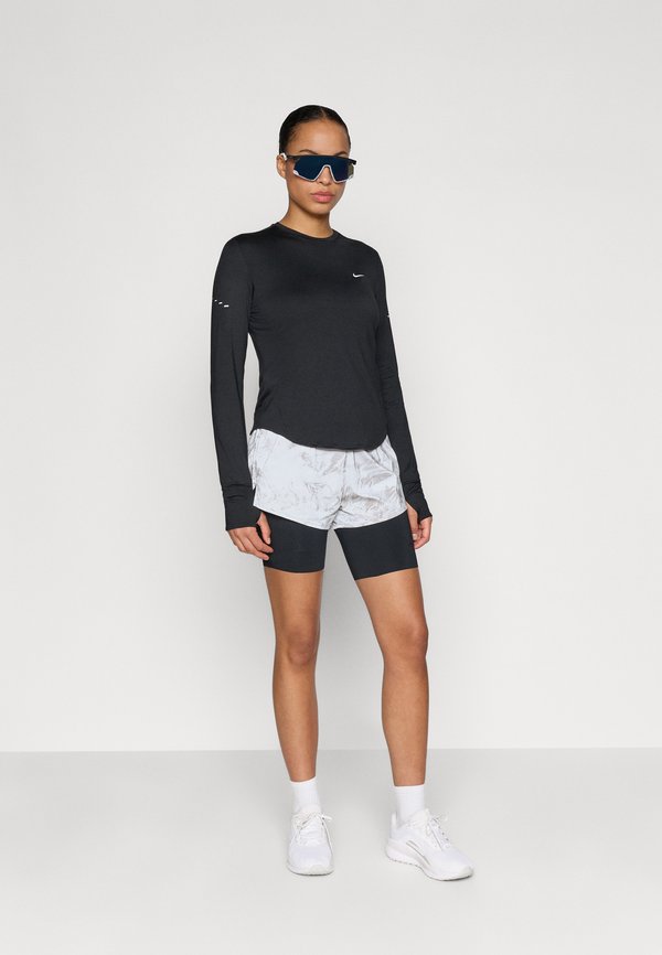 Nike Performance