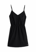 Schwarzes ärmelloses Kleid mit V-Ausschnitt, elastischem Bund und dekorativer Spitzenverzierung. Es verfügt über ein kleines Schleifendetail am Ausschnitt.