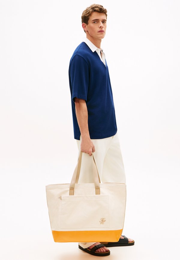 Tommy Hilfiger TWO-TONE CANVAS BEACH TOTE BAG - Tote bag - classic beige
