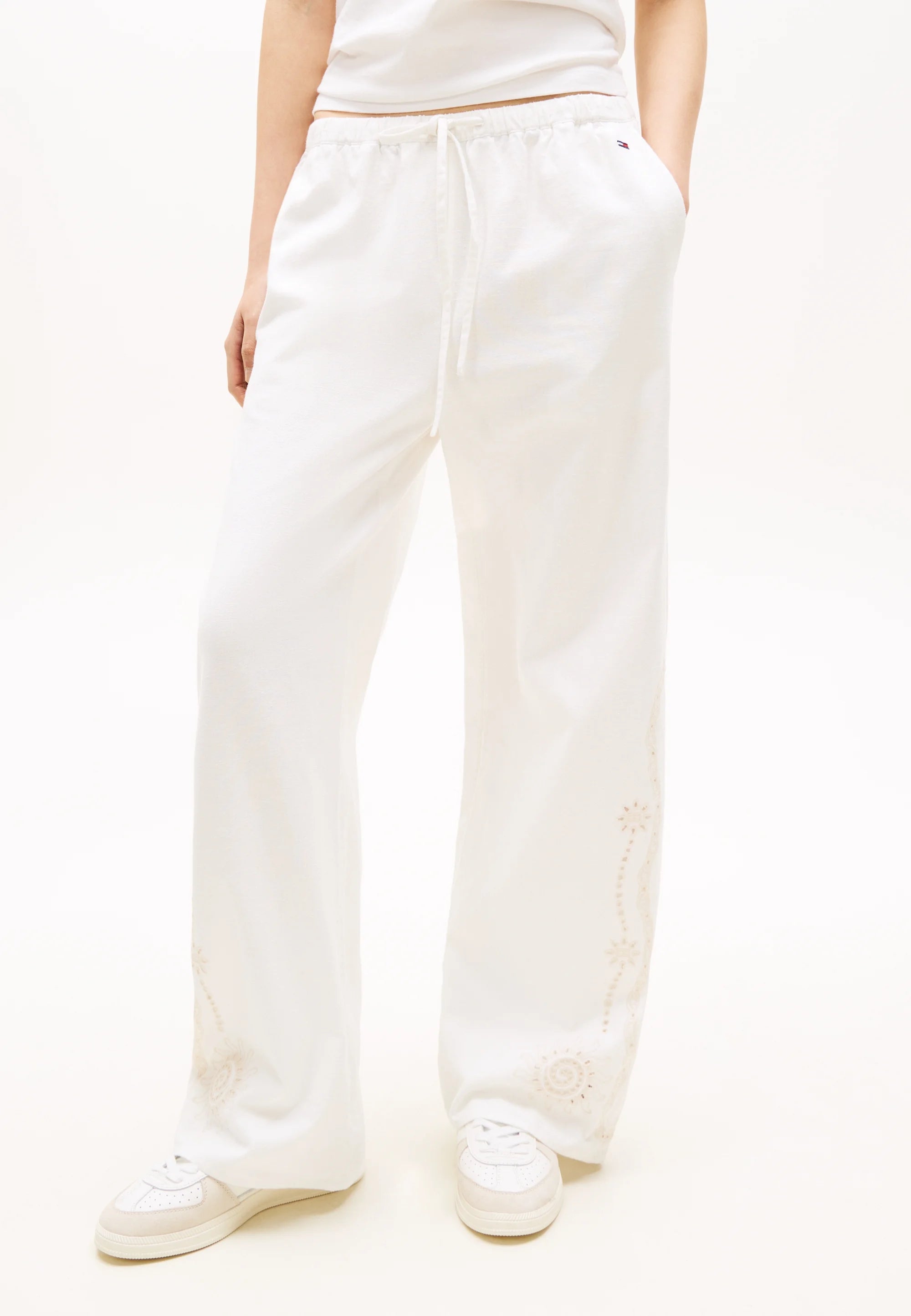 Tommy Jeans BRODERIE ANGLAISE DRAWSTRING TROUSERS WITH LINEN - Trousers - ancient white