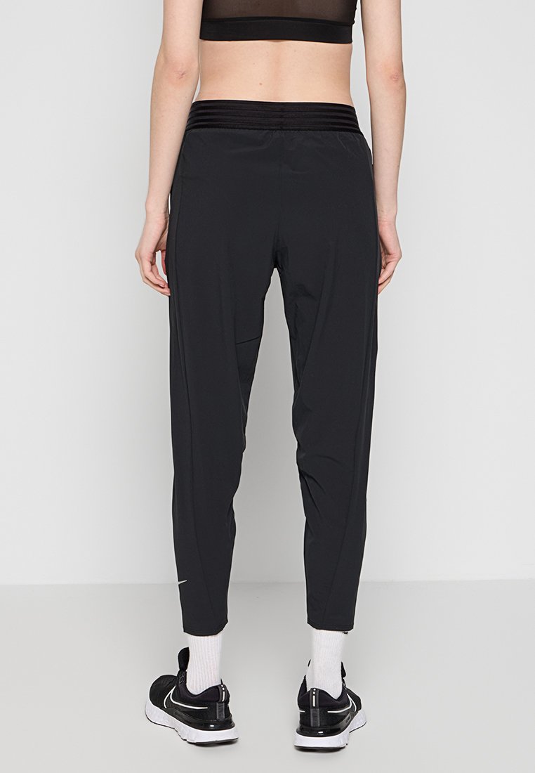Nike Performance