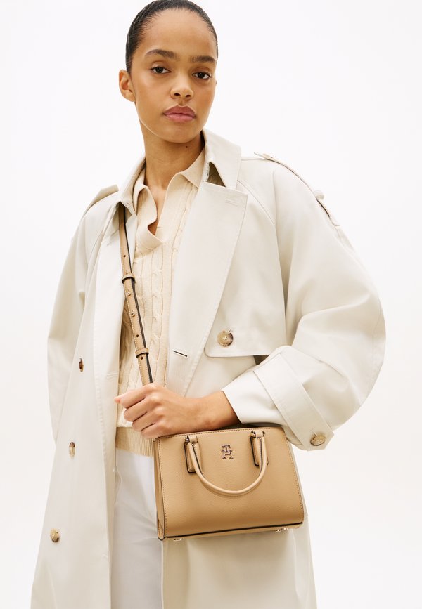 Tommy Hilfiger TH MONOGRAM CROSSBODY TOTE BAG - Handbag - beige