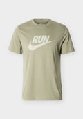 Nike Performance TEE RUN - Sports T-shirt - silver-coloured sage/spruce fog