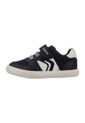 Marineblaue Sneaker mit weißen Akzenten, Gummisohle, Obermaterial aus Stoff und Synthetik, verstellbarer Riemen mit elastischen Schnürsenkeln, strukturierte Griffsohle.