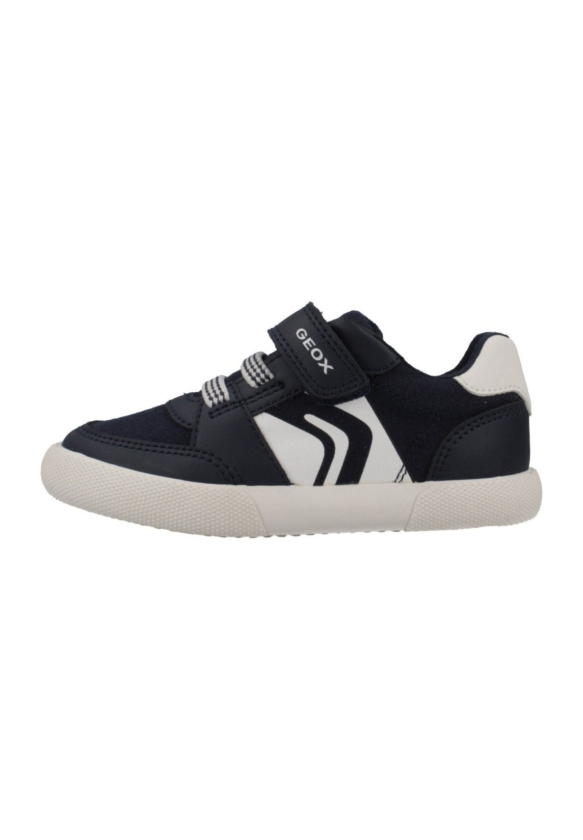 Marineblaue Sneaker mit weißen Akzenten, Gummisohle, Obermaterial aus Stoff und Synthetik, verstellbarer Riemen mit elastischen Schnürsenkeln, strukturierte Griffsohle.