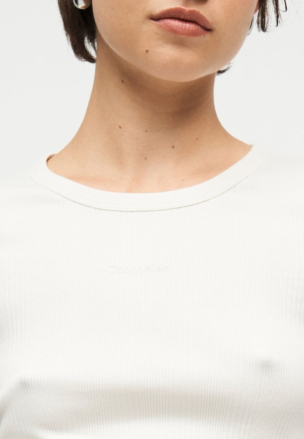 Calvin Klein VARIGATED NANO LOGO NECK