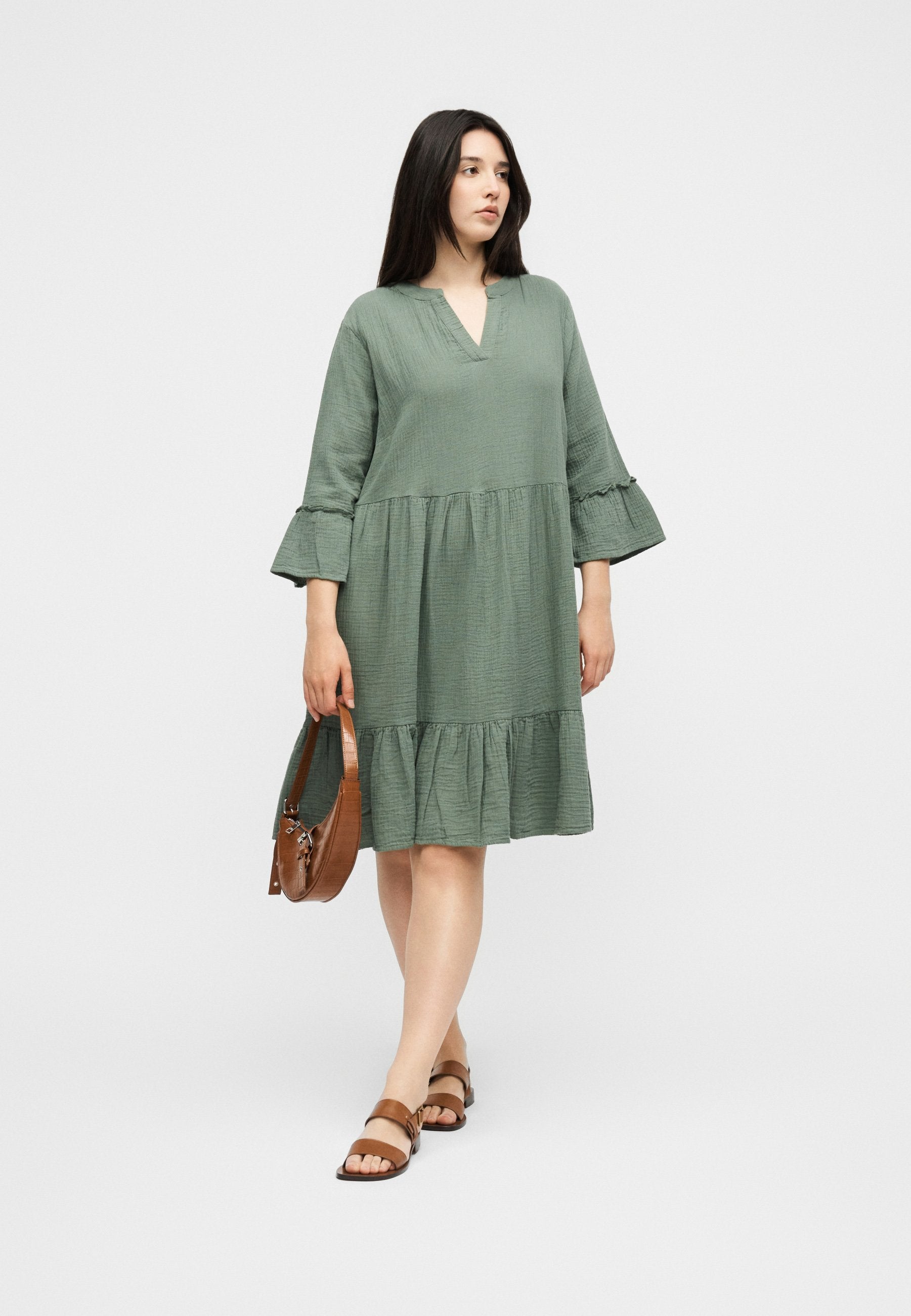 CARTHYRA PEPLUM DRESS Media 2