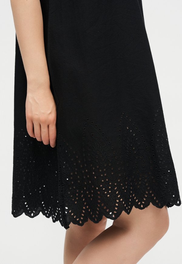 ONLY Carmakoma CARTULUM DRESS
