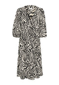 Schwarz-weißer Zebra-Print-Kleid, knielang mit V-Ausschnitt, dreiviertellangen Puffärmeln und tailliertem Design. Strukturierten Stoff.