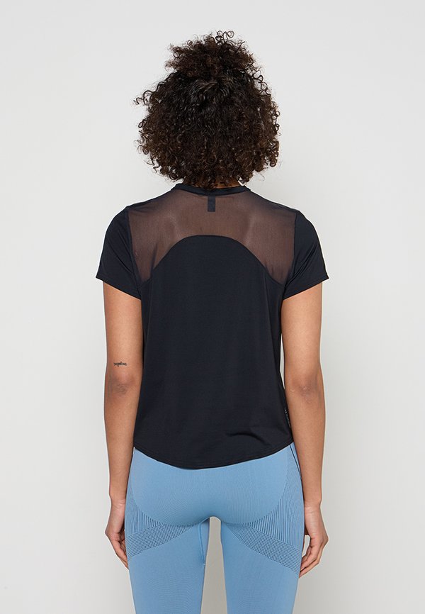 Under Armour LOOSE FIT