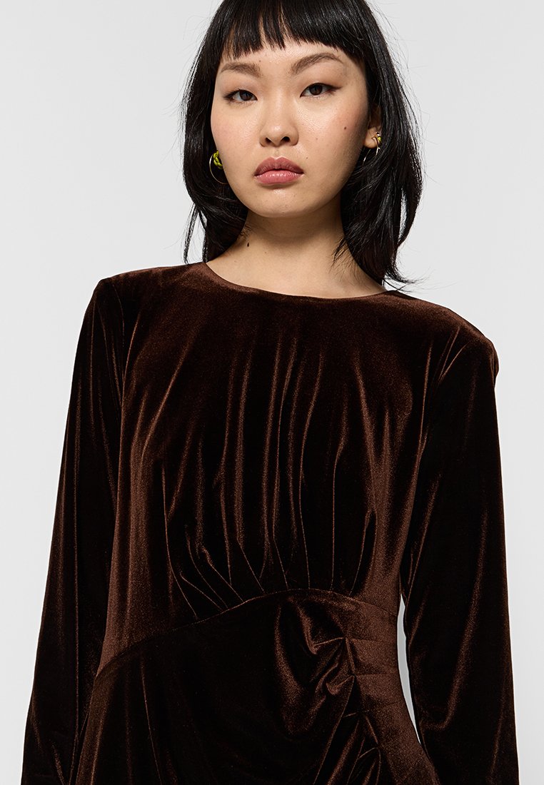 DKNY