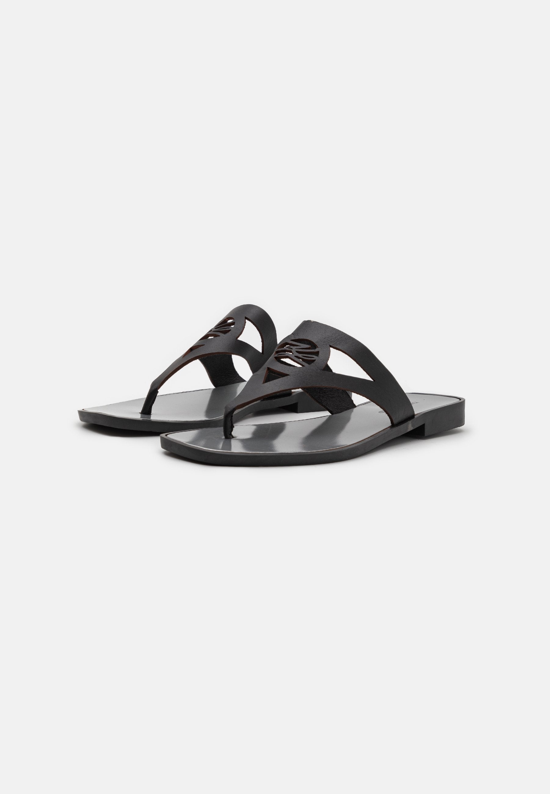 SKOOT II AUTOGRAPH THONG Media 2