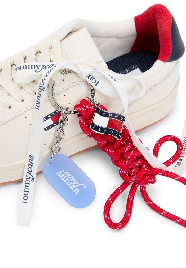 Tommy Jeans LEATHER ARCHIVE COURT TRAINERS WITH CHARMS