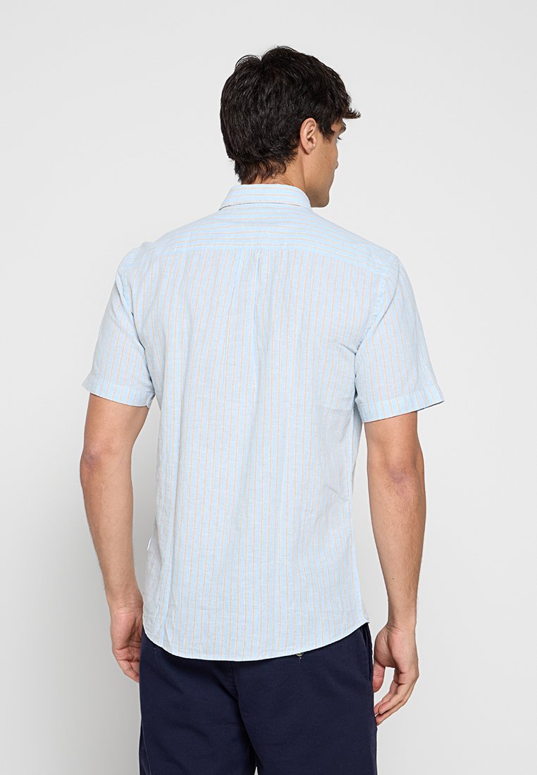 REGULAR FIT  Media 3