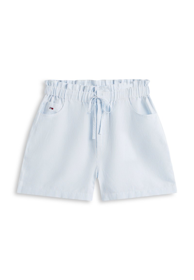 Hellblaue und weiße gestreifte Freizeitshorts mit elastischem Paperbag-Bund, Kordelzug und zwei vorderen Taschen.