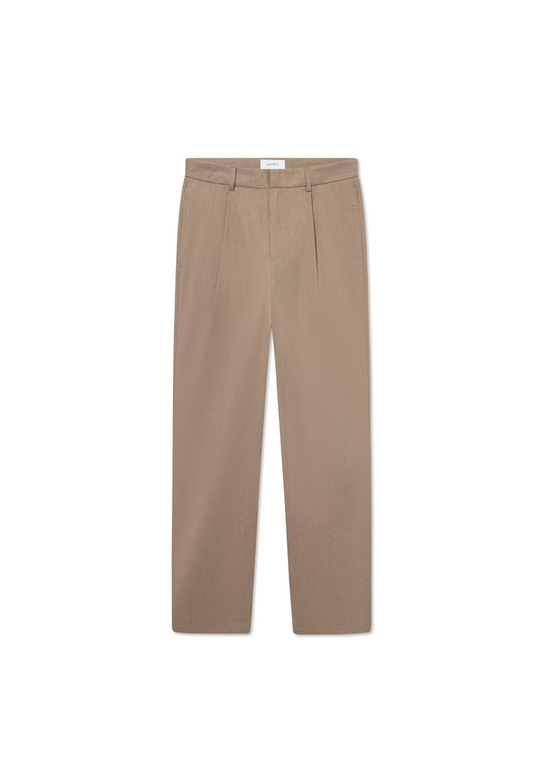 Beige maßgeschneiderte Hose mit geradem Bein, ausgestattet mit vorderen Falten und einer glatten Textur. Mittelhoher Bund mit einem sicheren Bund und ohne sichtbare Hardware.