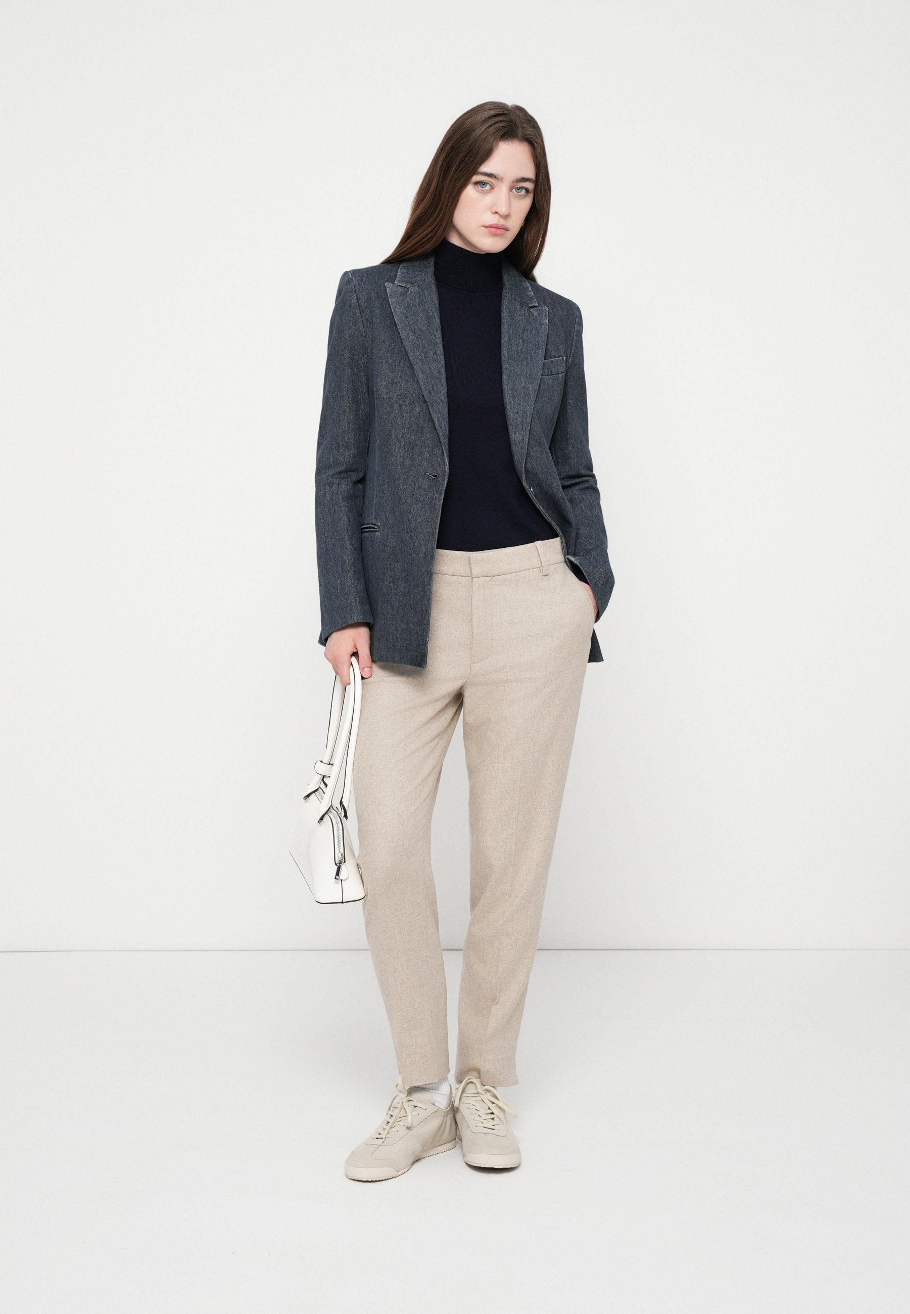 CLOSED SLIM FIT