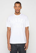 Weißes Baumwoll-T-Shirt mit Rundhalsausschnitt und kurzen Ärmeln. Vorderseite mit hellgrauem Schriftzug "DIESEL ONLY THE BRAVE". Standardpassform.
