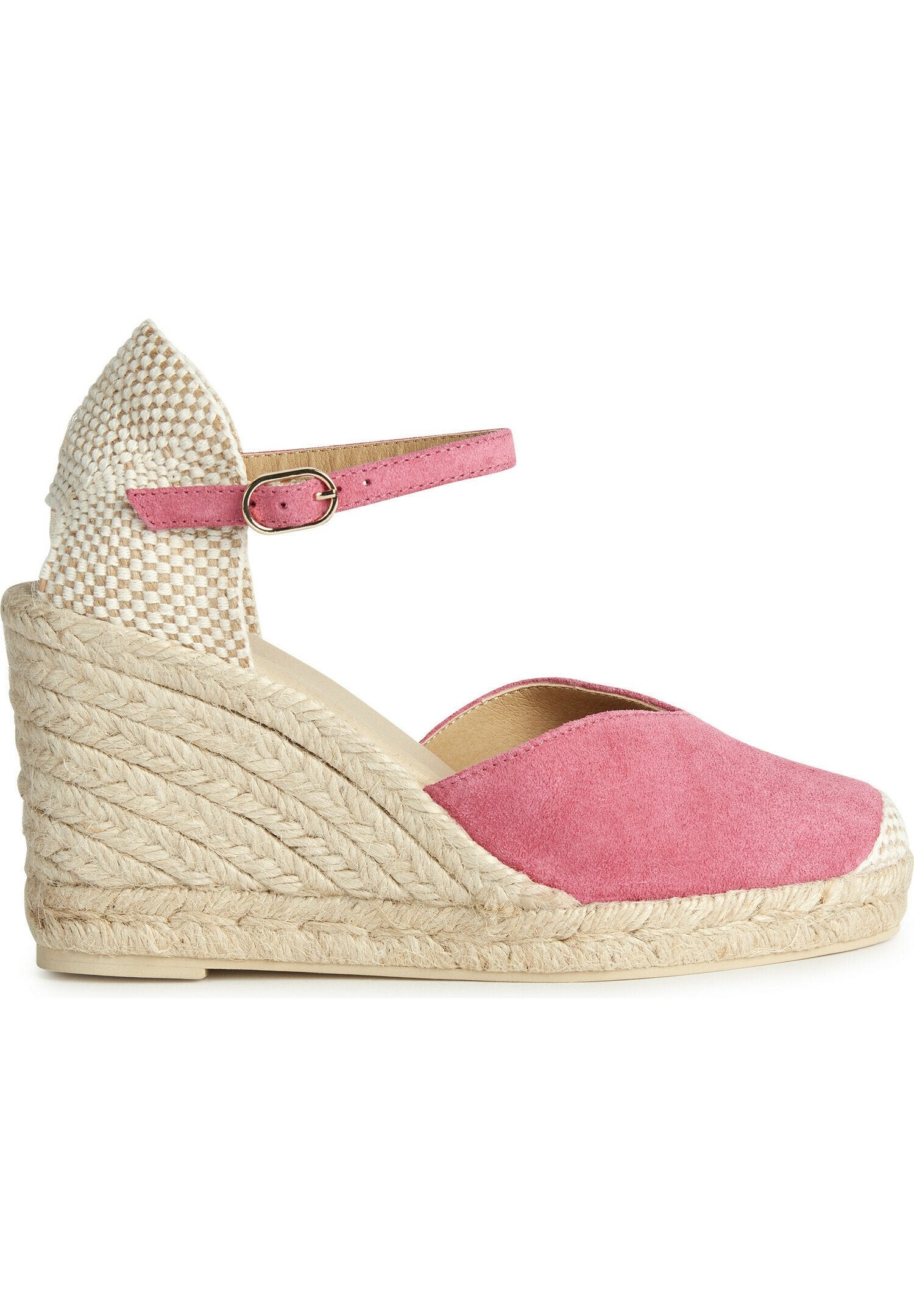 Rosa Wildleder-espadrille mit Keilabsatz aus gewebtem Stroh. Verfügt über einen Riemen mit einer Metallschnalle und ein offenes Zehendesign. Strukturierte Details im gesamten Schuh.