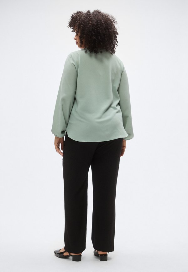 ONLY Carmakoma CARVICA L/S V-NECK TOP WVN NOOS
