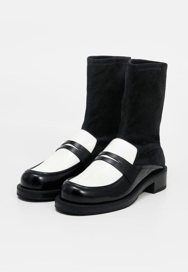 Stuart Weitzman 5050