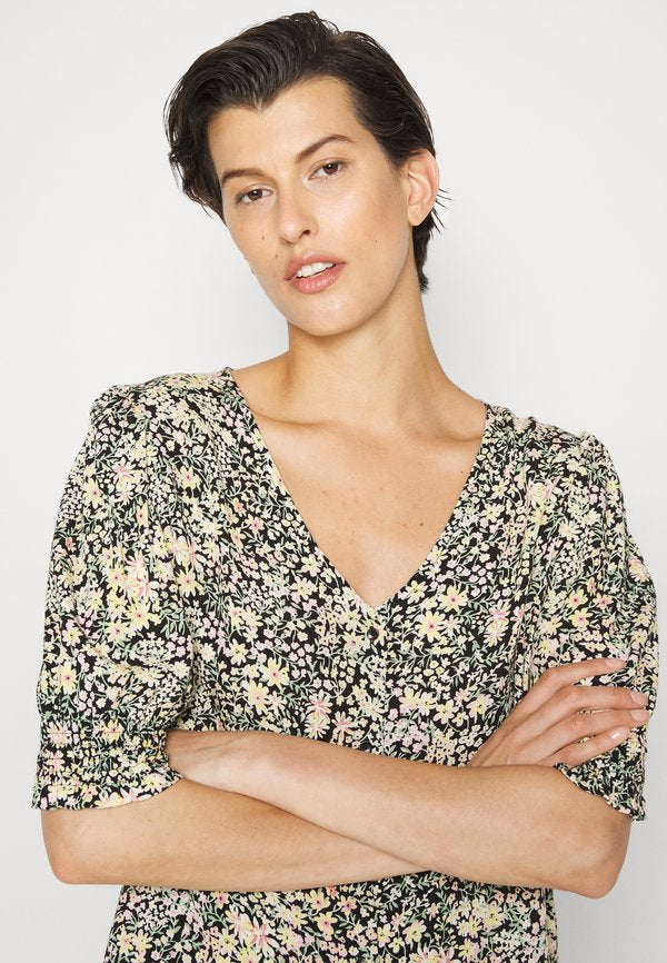 ONLY Tall ONLFREDERIKKE V NECK