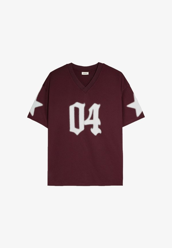 Bershka OVERSIZE FOOTBALL PRINT - T-SHIRT - Print T-shirt - dark red