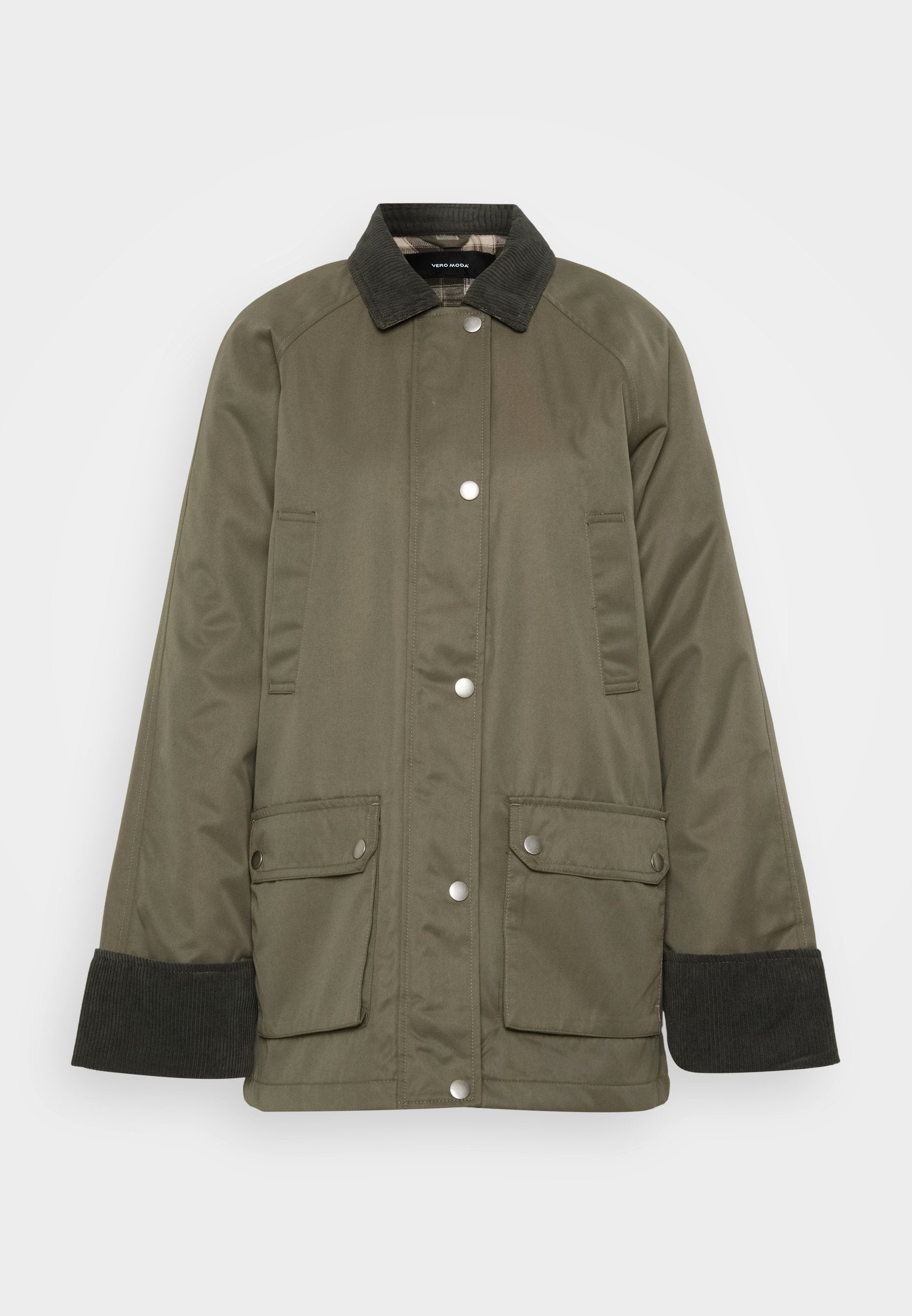 Olivgrüne Jacke mit einem Cordkragen, Druckknopfverschluss und zwei Vorderaschen. Hat eine lockere Passform und gerippte Bündchen.