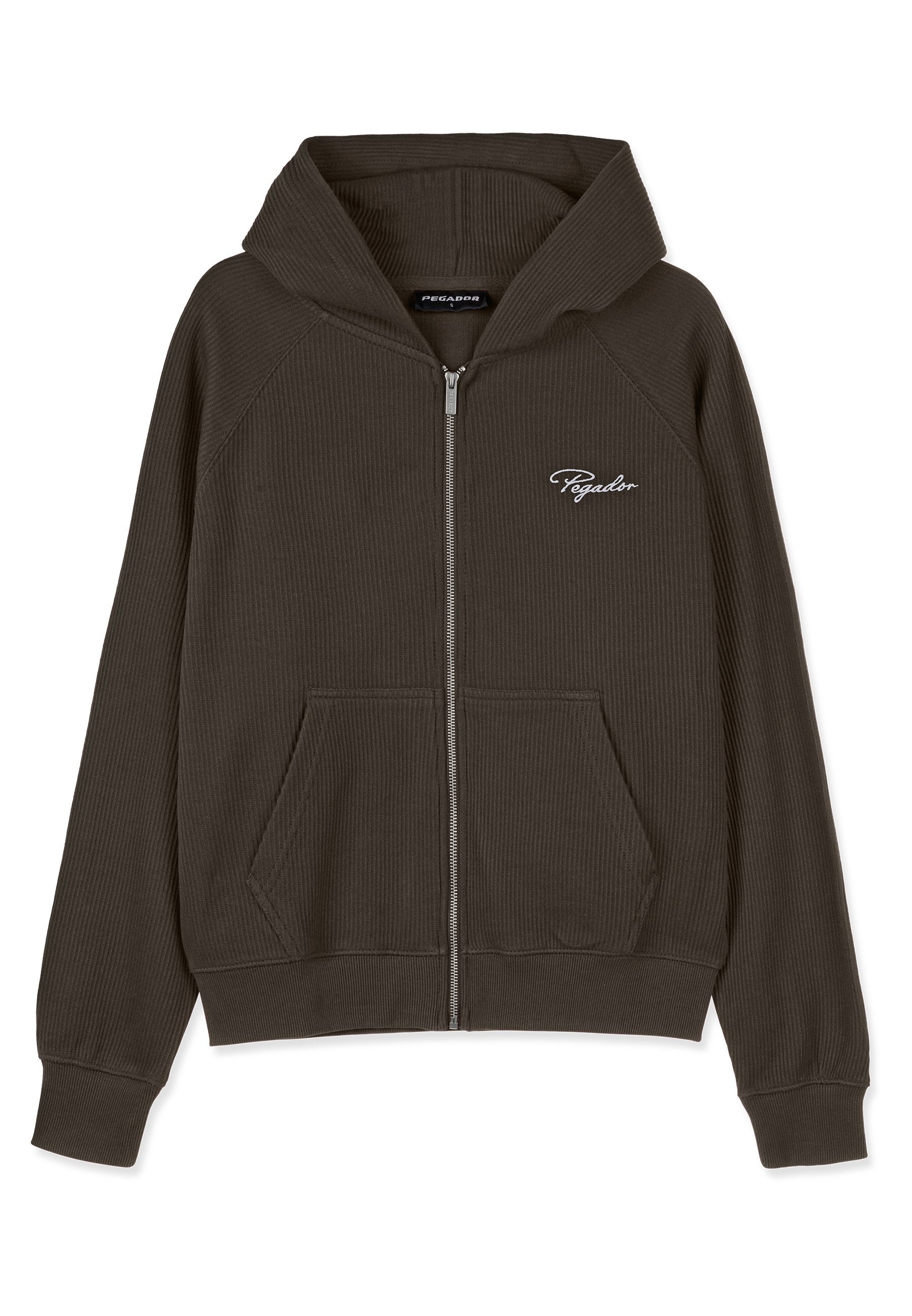 Dunkelolivgrüne Zip-Hoodie aus Rippstoff, mit einer großen Kapuze, Seitentaschen und einem kleinen weißen "Pegador"-Logo auf der Brust.