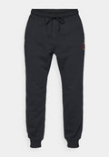 Schwarze Jogginghosen mit elastischem Bund und Knöchelbund, Kordelzug an der Taille und kleinem rot-gelben Logo an der Oberschenkeloberseite.
