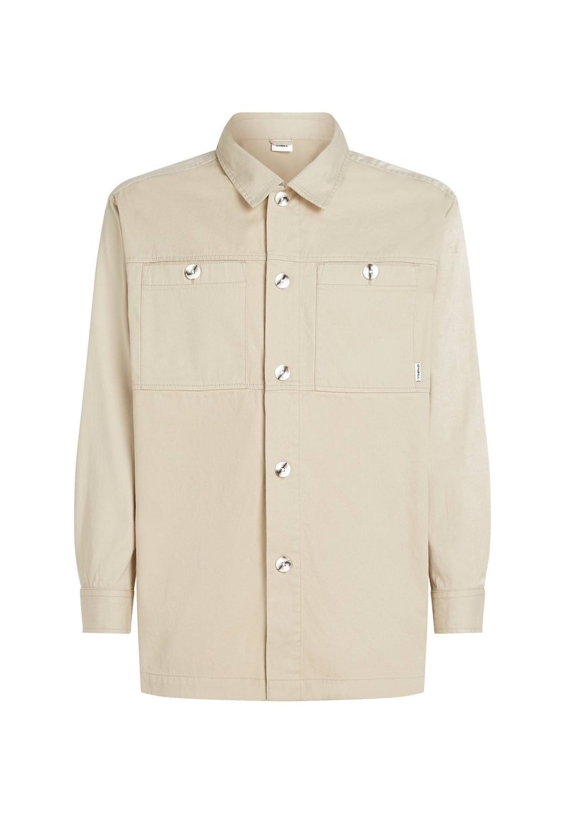 Beige Hemdjacke aus Baumwolle mit zwei vorderen Taschen, silbernen Druckknöpfen und langen Ärmeln mit Knopfmanschetten.