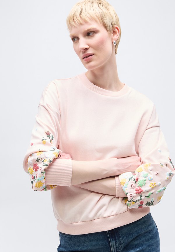 ONLY Tall ONLBROOKE O NECK FLOWER