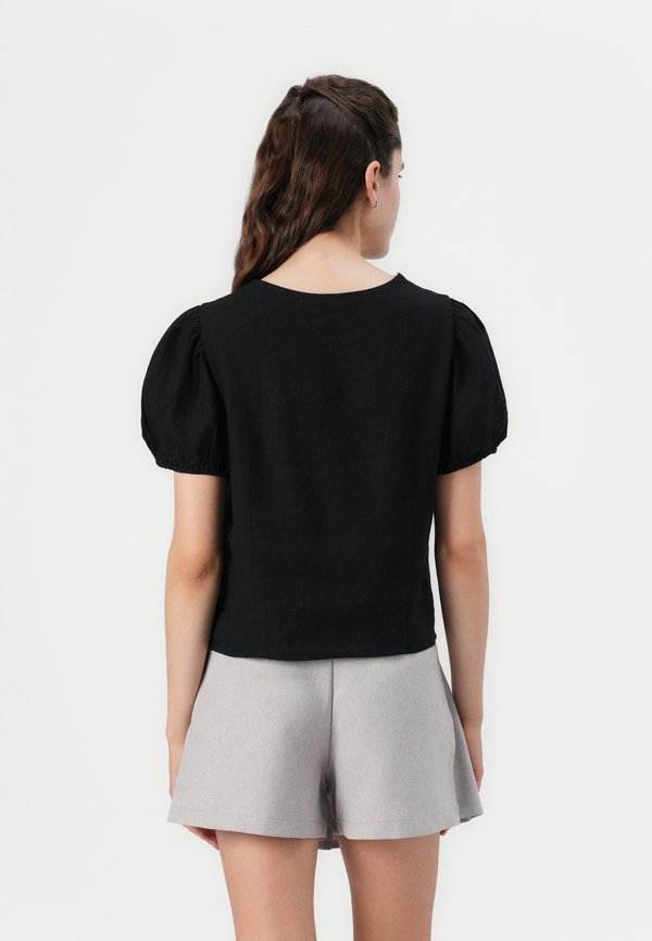 GAP V NECK LACE TRIM