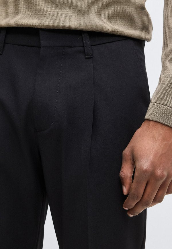Marc O'Polo MOP X DFB TRAVEL COLLECTION MOROT JOGGER PLEATS DFB