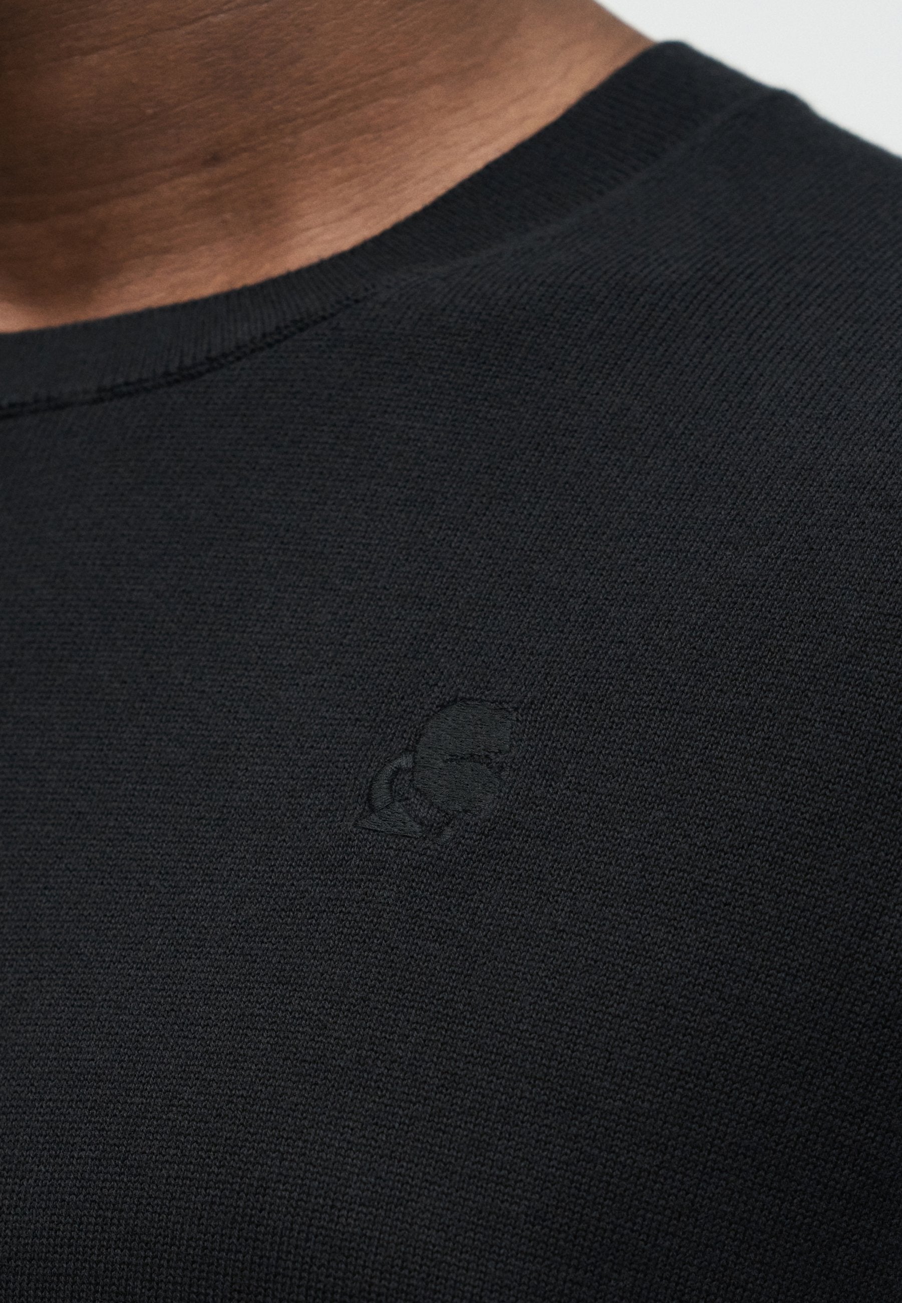 CREWNECK Media 6