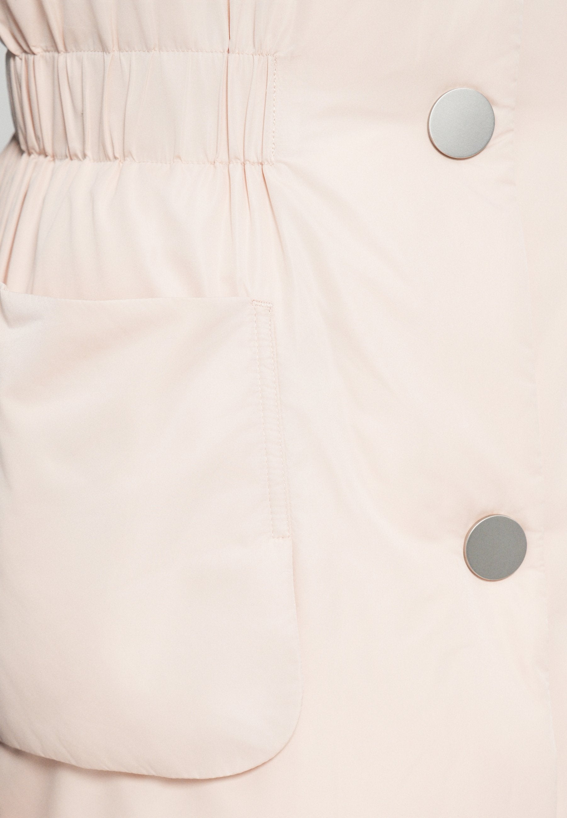 Armani Exchange Weste Media 6
