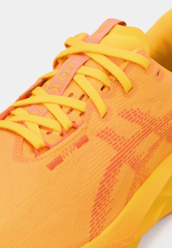 ASICS NOVABLAST 5